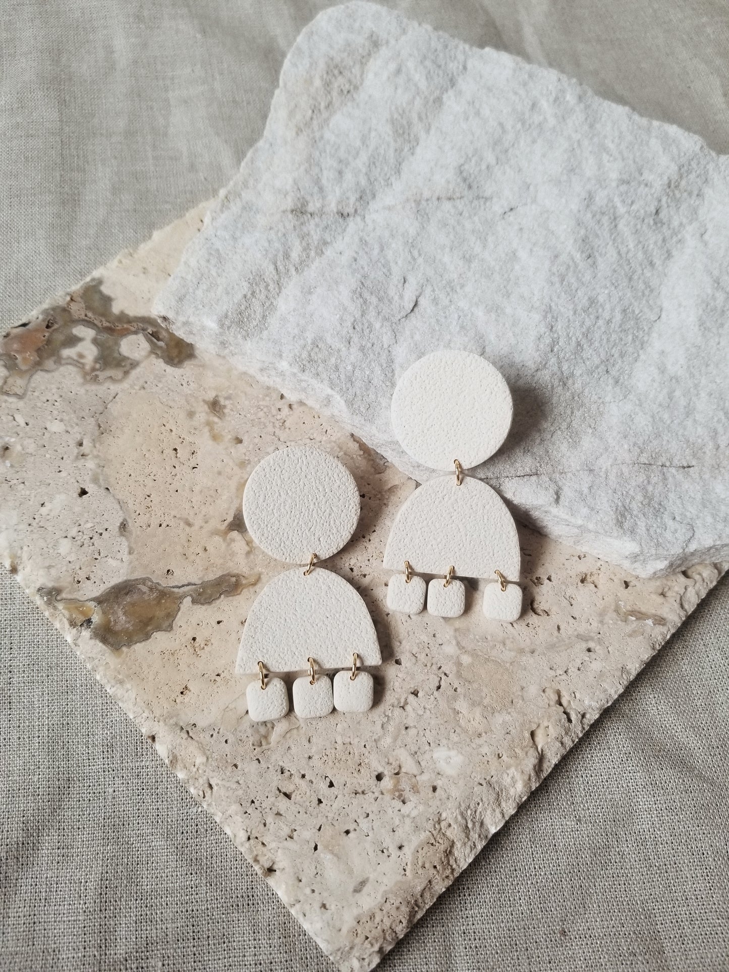 three dangle arches