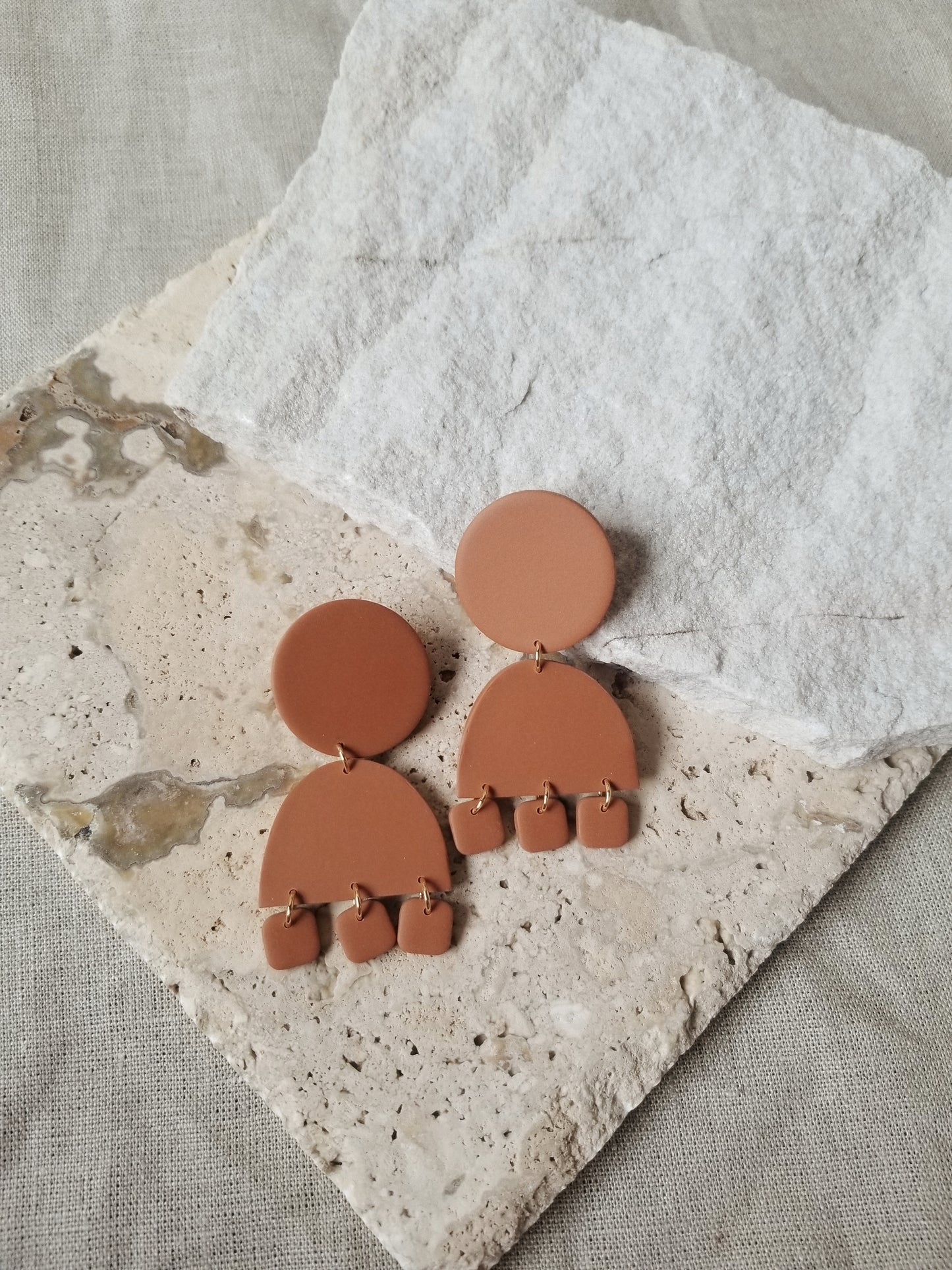 three dangle arches