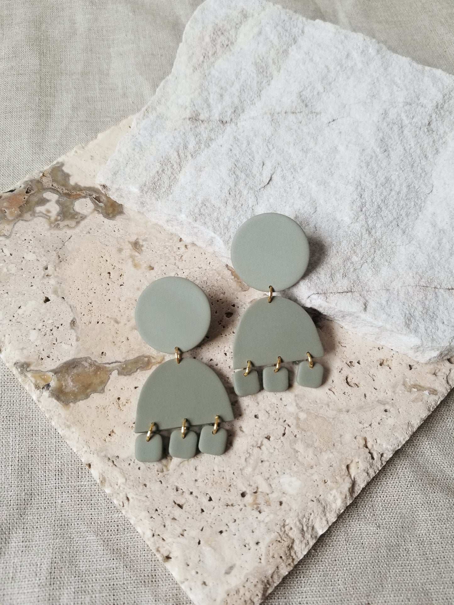 three dangle arches