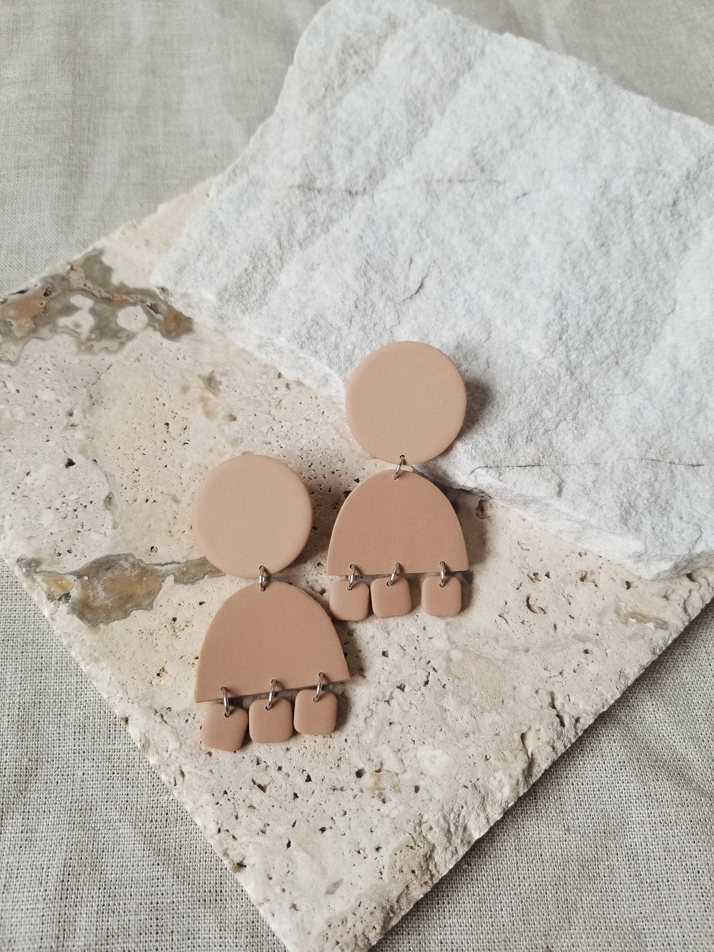 three dangle arches