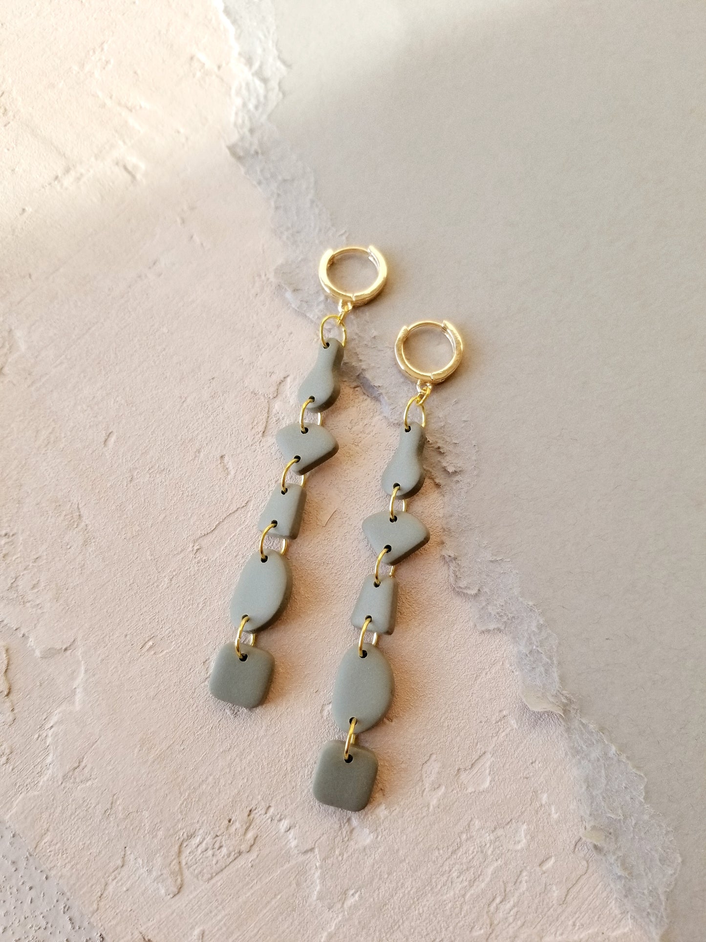 one color leverbacks