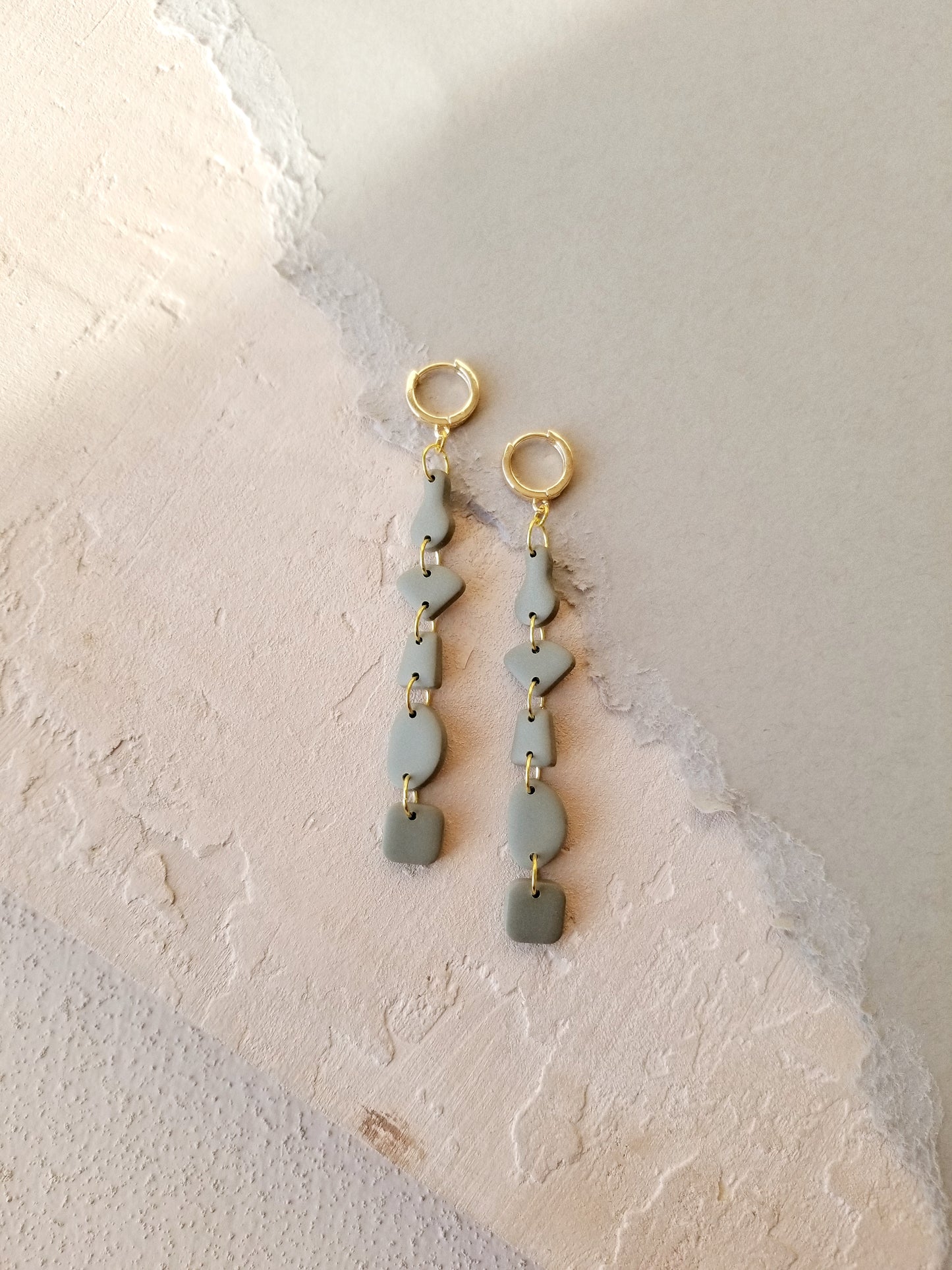 one color leverbacks