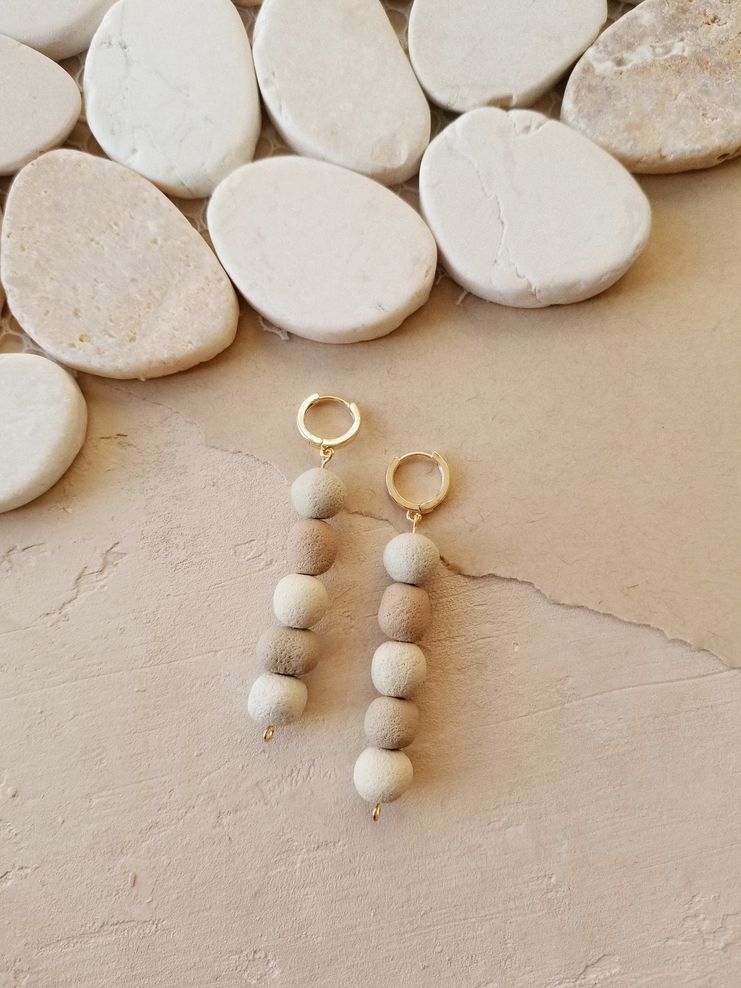 pebble leverbacks