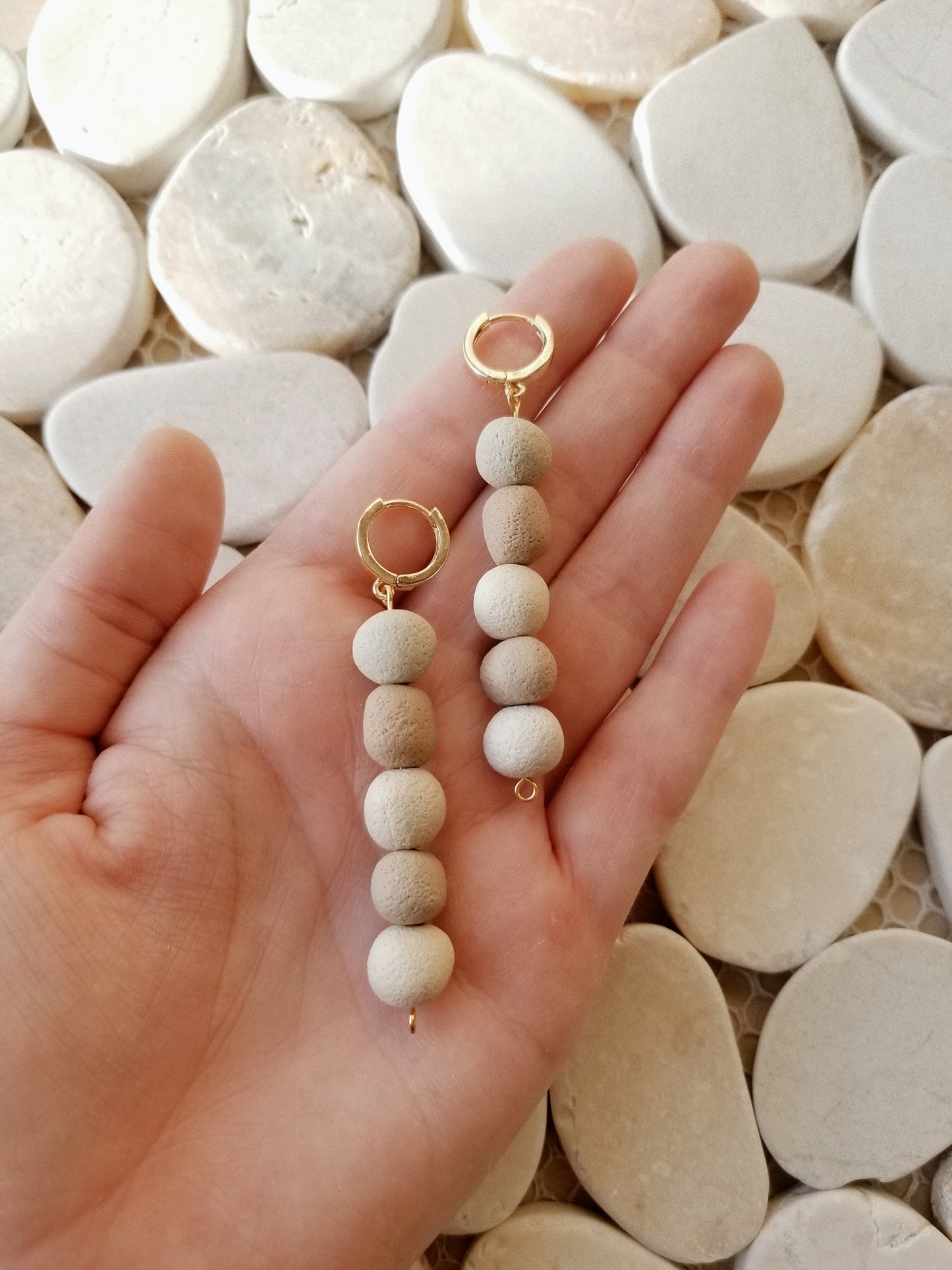pebble leverbacks