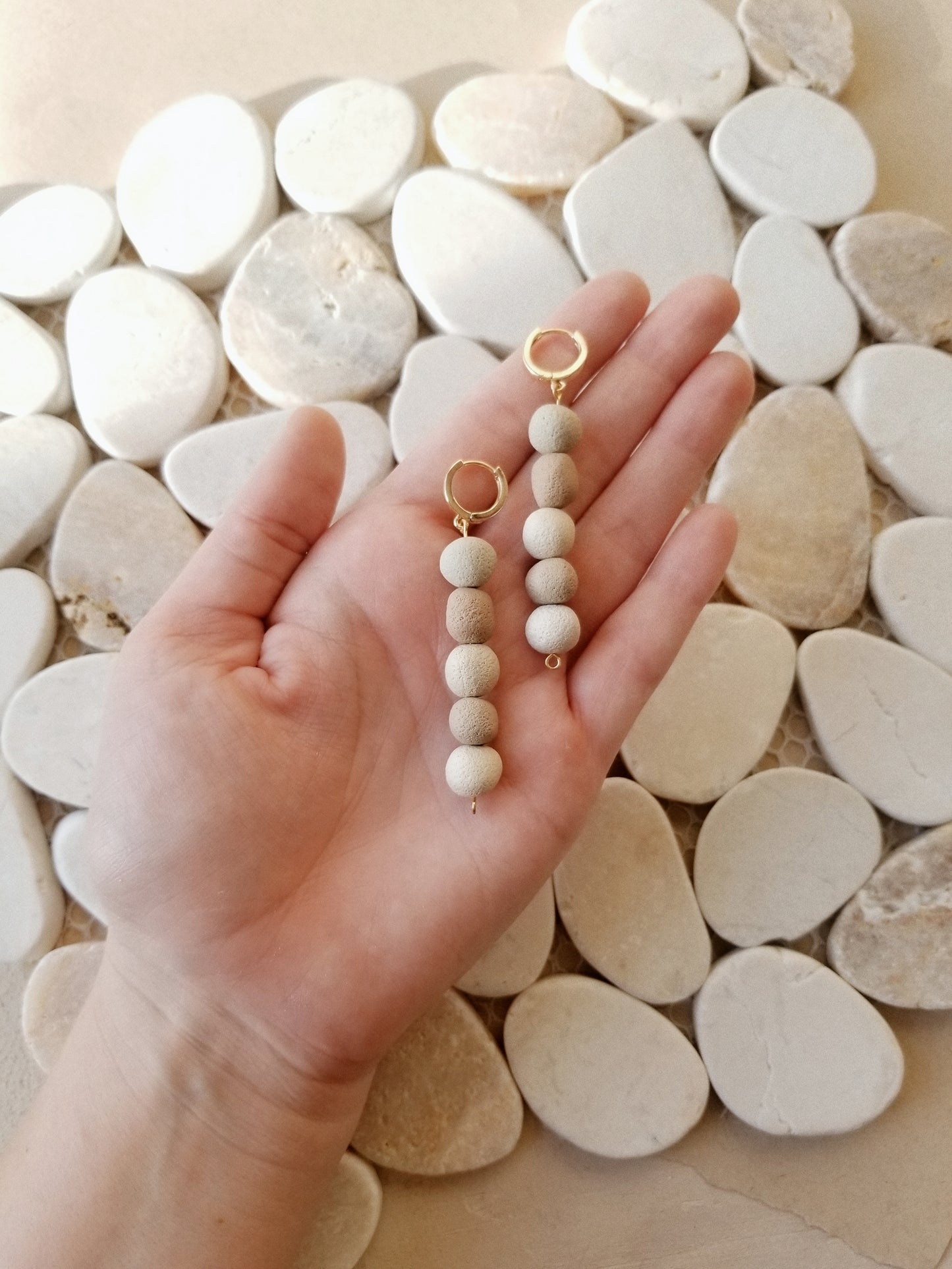 pebble leverbacks