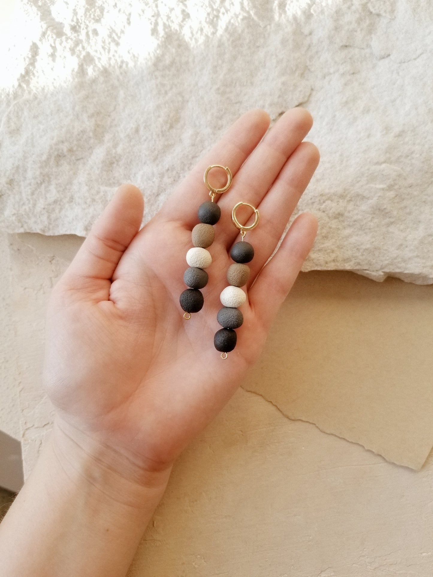 pebble leverbacks