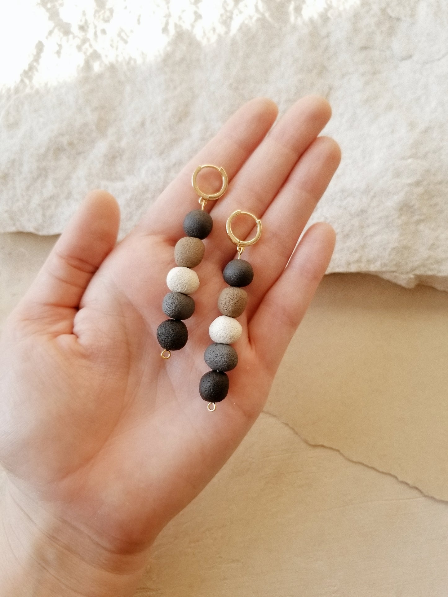 pebble leverbacks