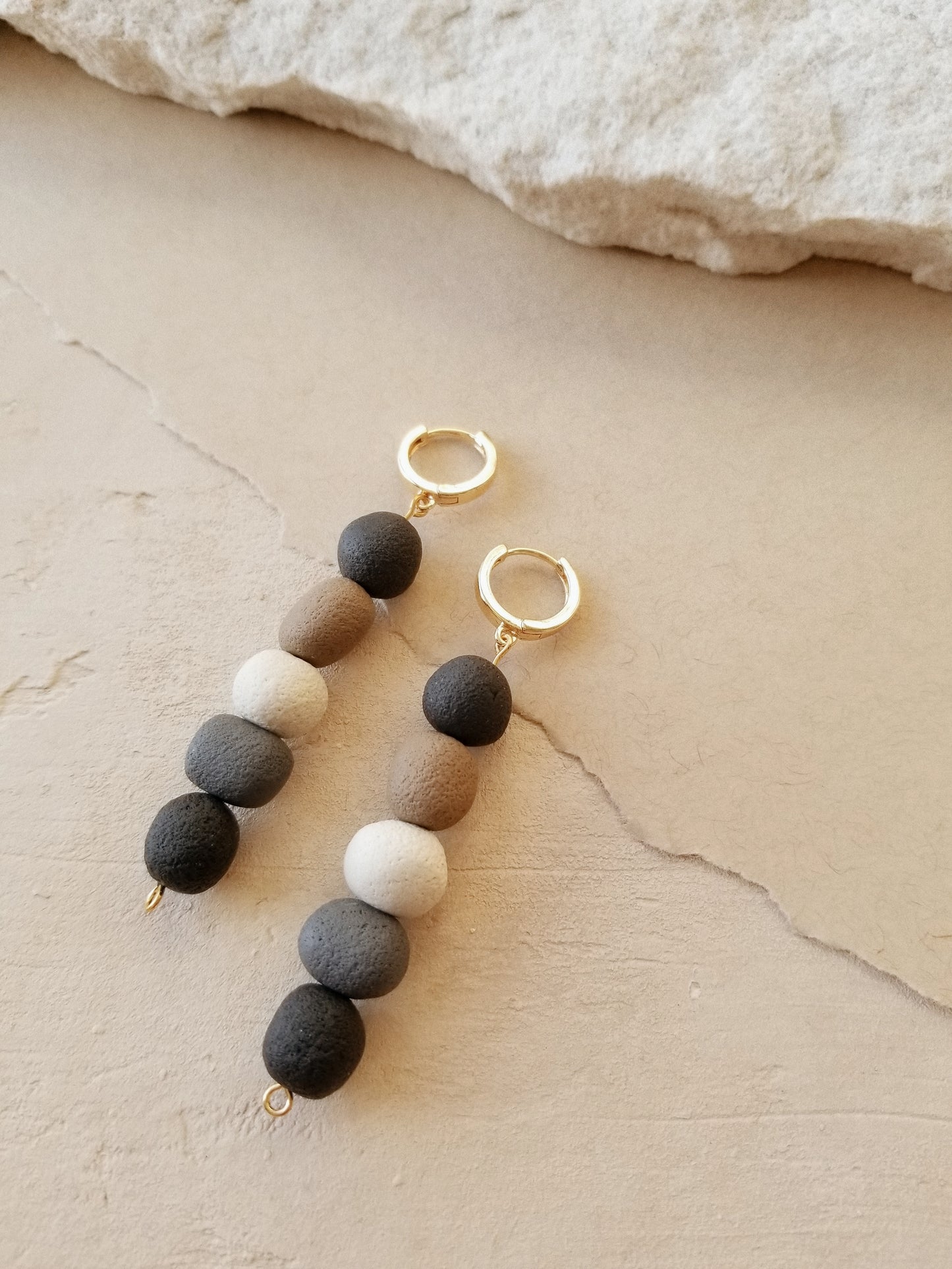 pebble leverbacks