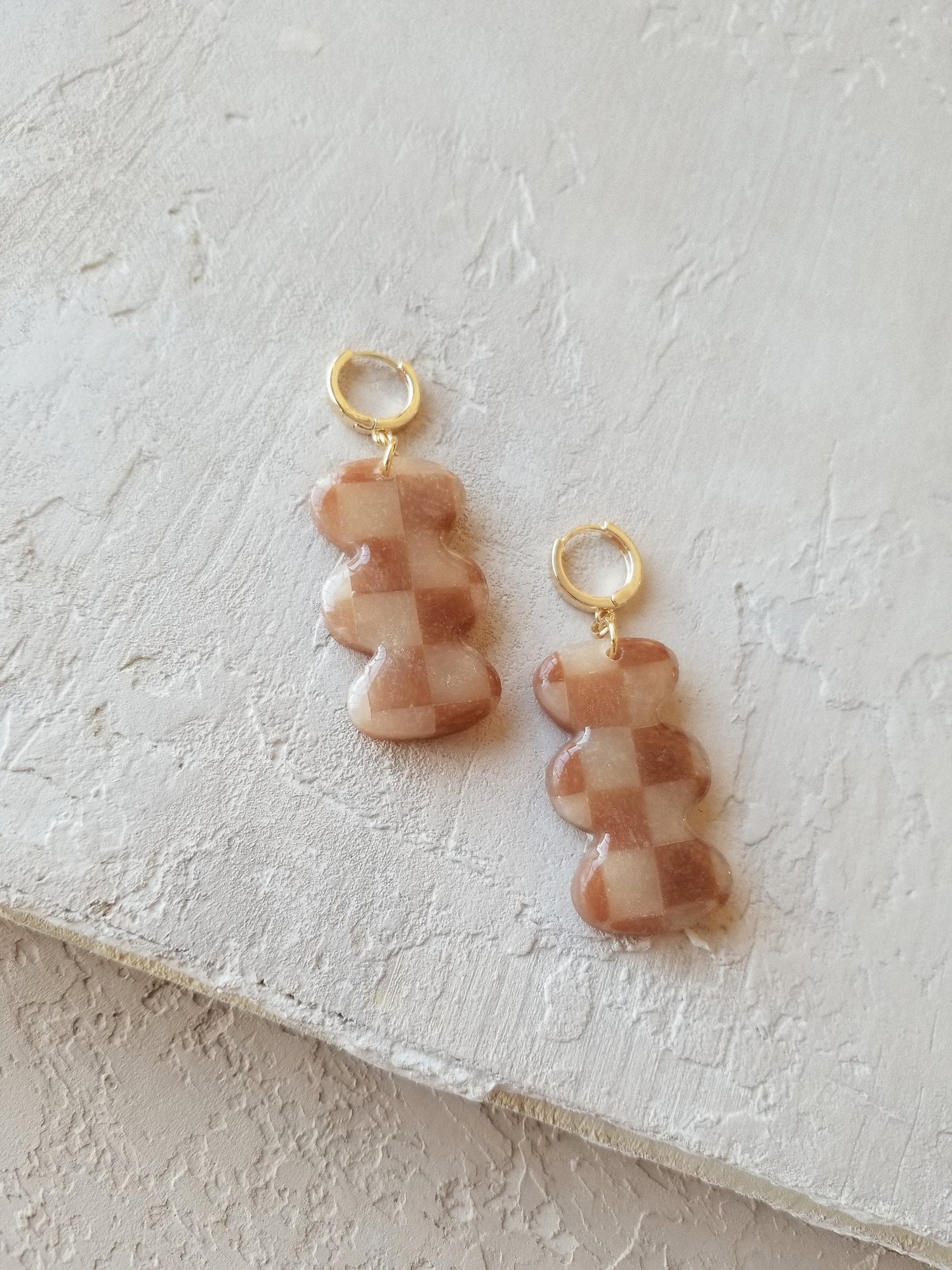 checkered leverbacks