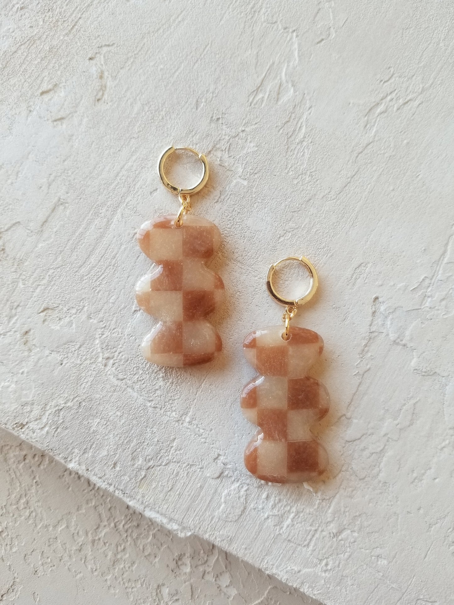 checkered leverbacks