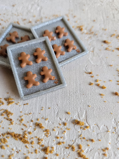 gingerbread baking sheet magnet