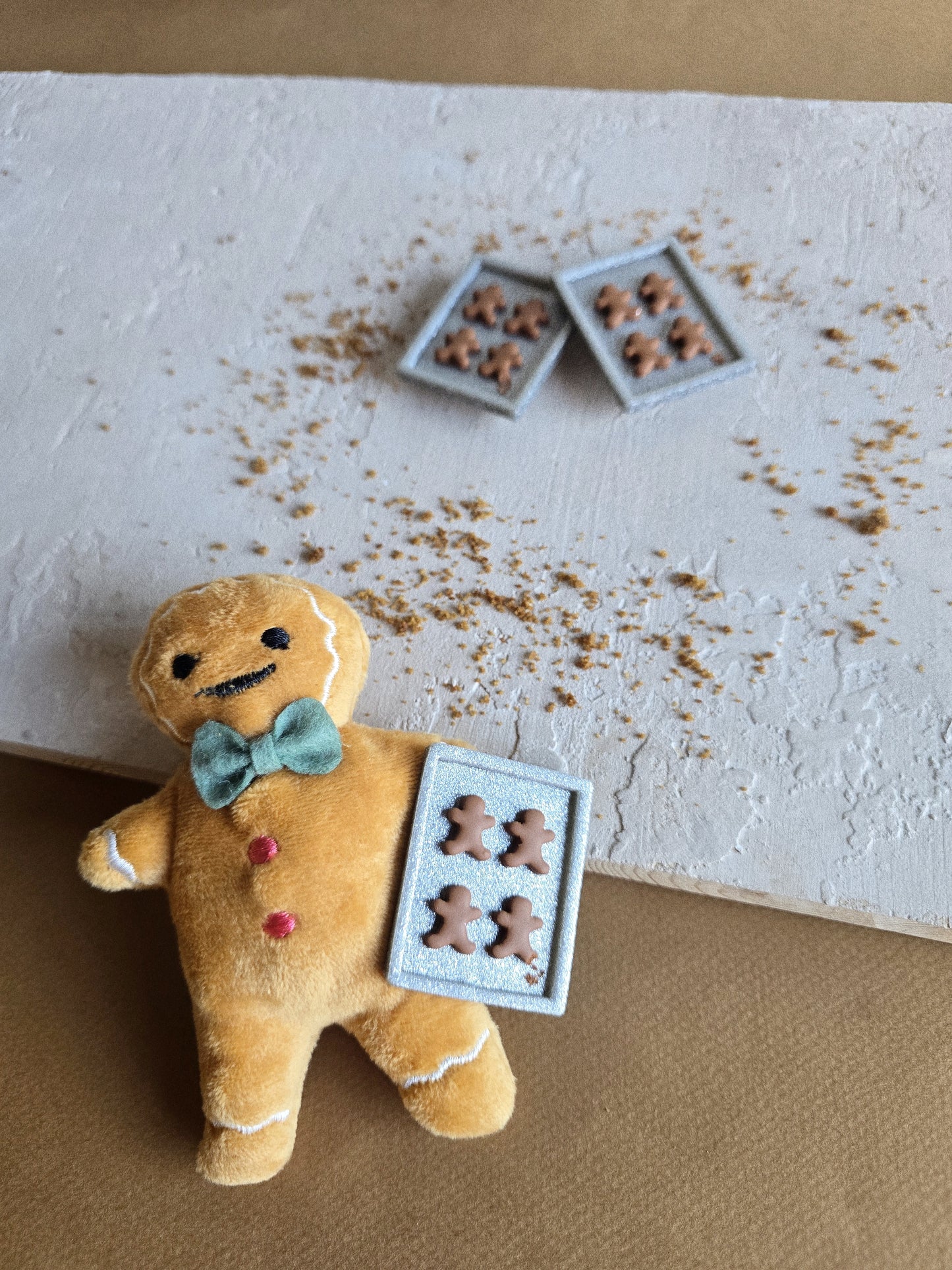 gingerbread baking sheet magnet