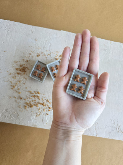 gingerbread baking sheet magnet