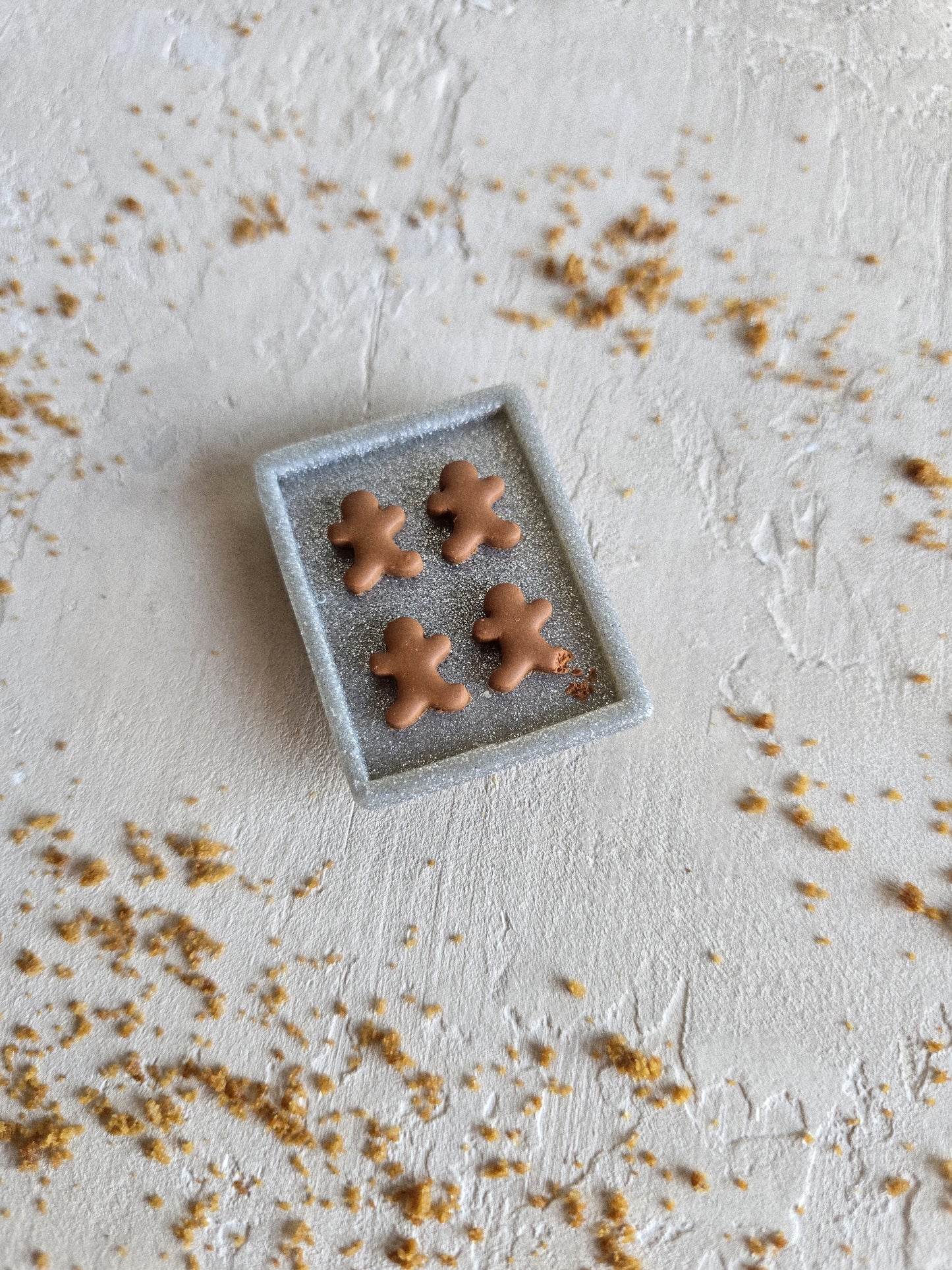 gingerbread baking sheet magnet